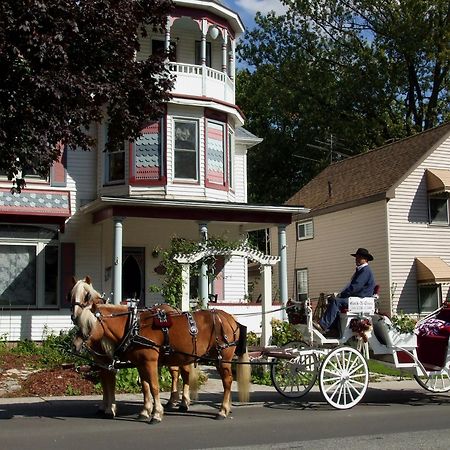 Bondy House Bed & Breakfast Amherstburg Exterior photo