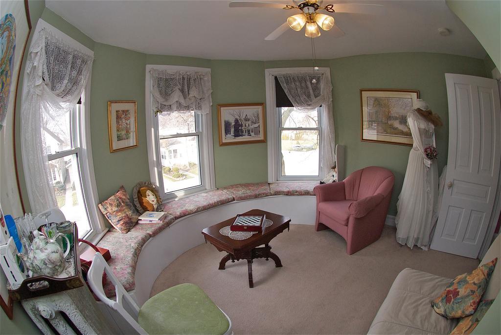 Bondy House Bed & Breakfast Amherstburg Exterior photo