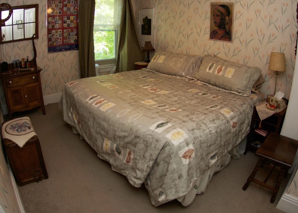 Bondy House Bed & Breakfast Amherstburg Exterior photo